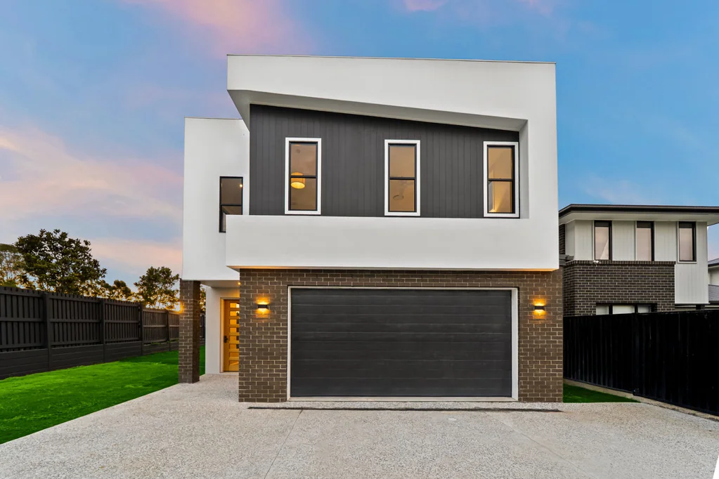 Pallara 5Zimmer UNDER CONTRACT BY MAYANK PATEL