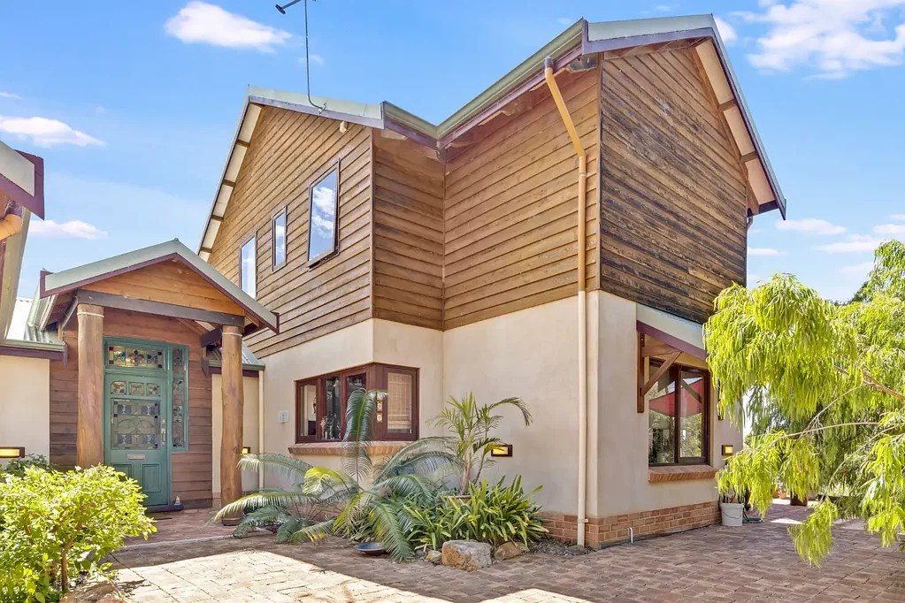 15 Woodlands Way, Quindalup, WA 6281