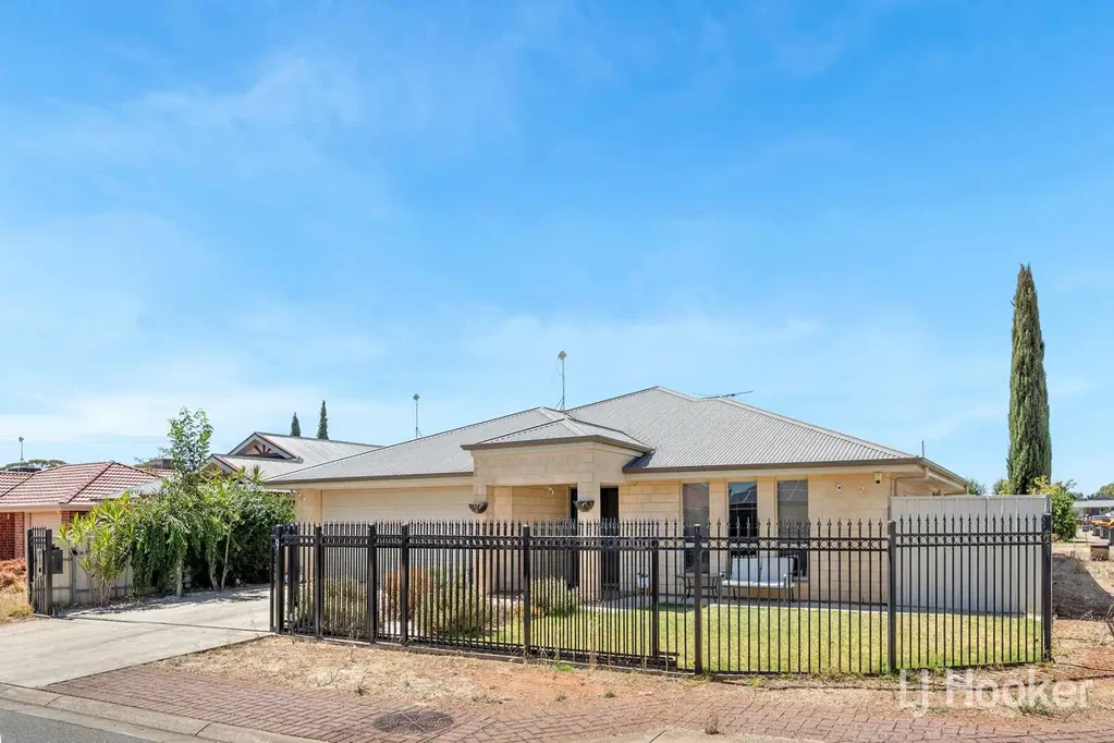Davoren Park 4房  Live Large: Stylish Four-Bedroom Home for the Growing Family