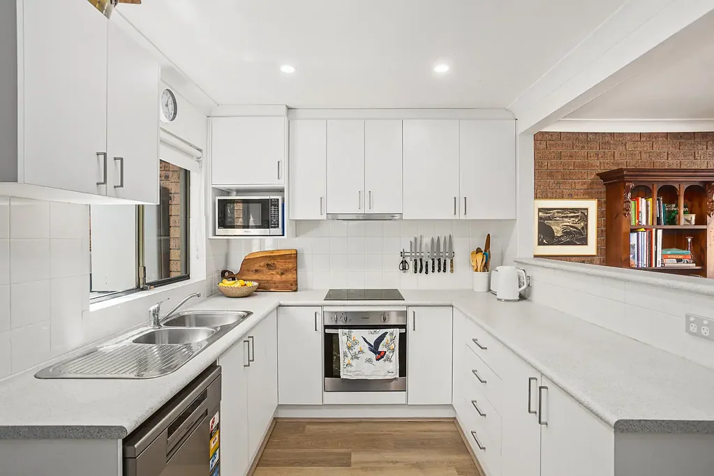 2/15 Henley Road, Thirroul, NSW 2515