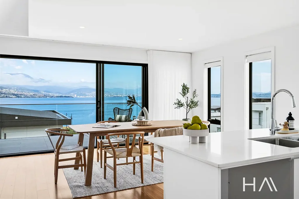 2/1 Starboard Road, Tranmere, TAS 7018
