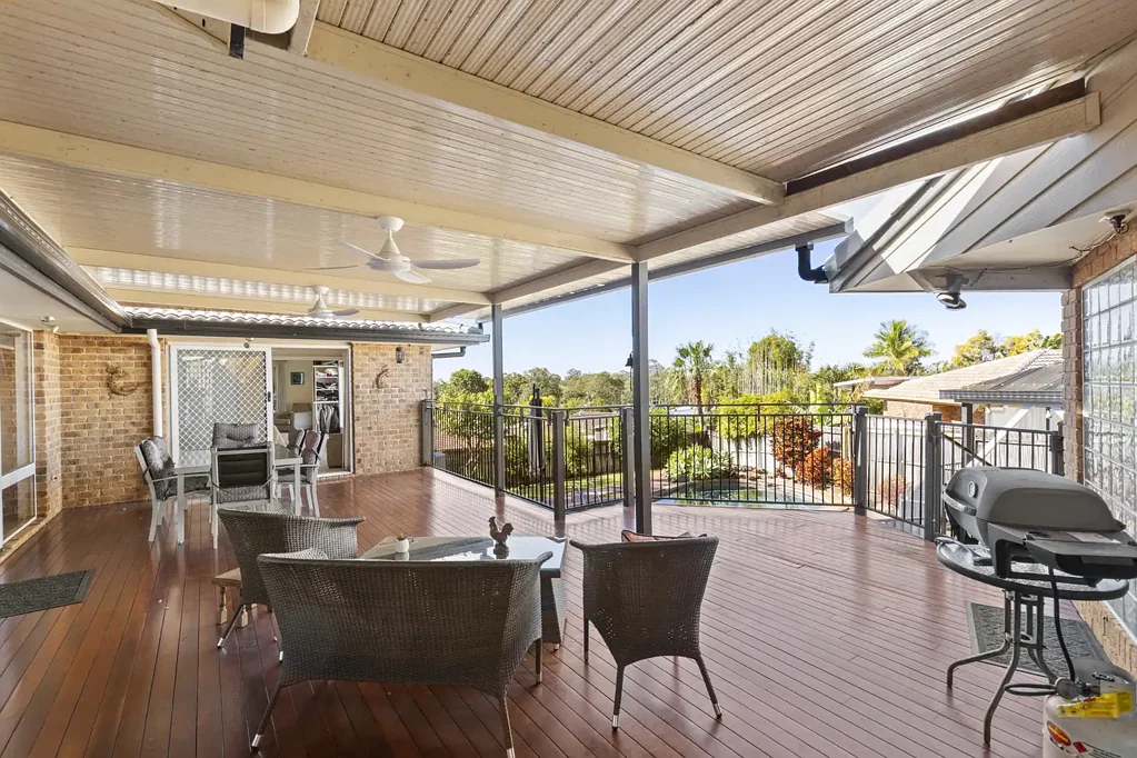 Helensvale 5Zimmer Elevated Family Living with North East Entertaining and Pool
