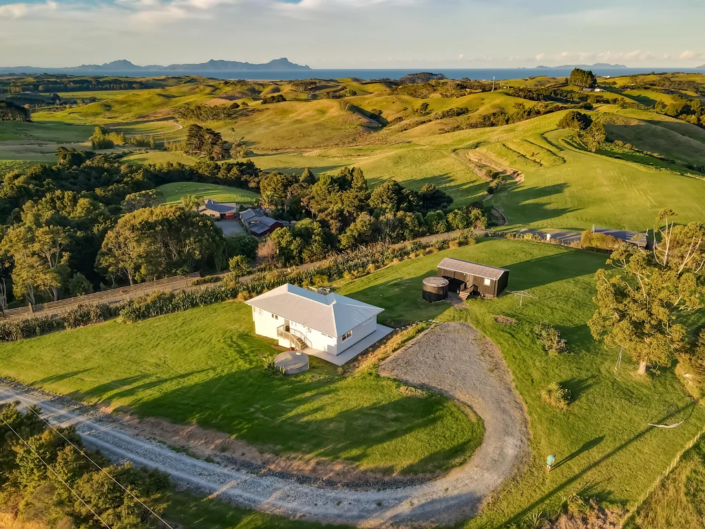 Waipu 4房  Two Dwellings, One Incredible Coastal Vista