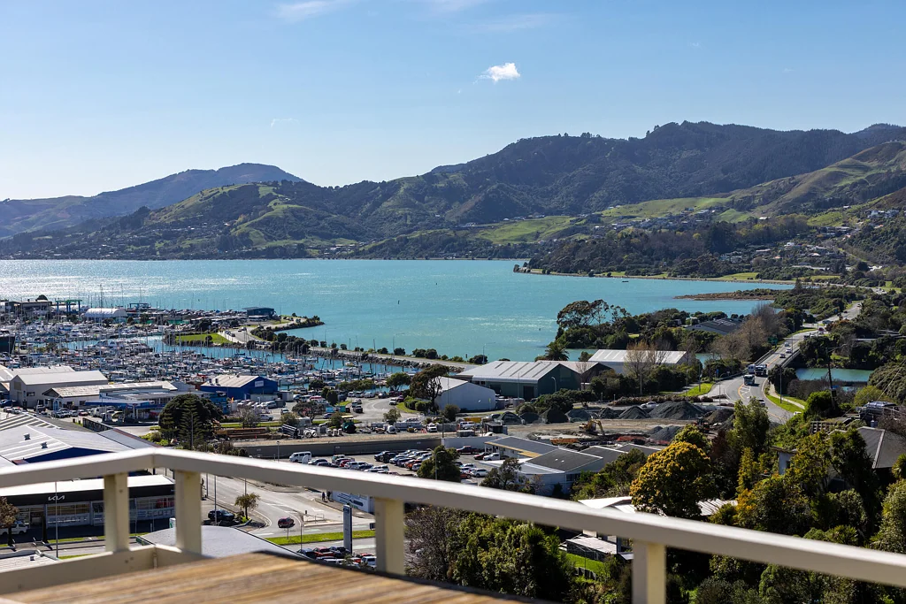 Beachville 4Moenga Stunning Inlet & City Views!