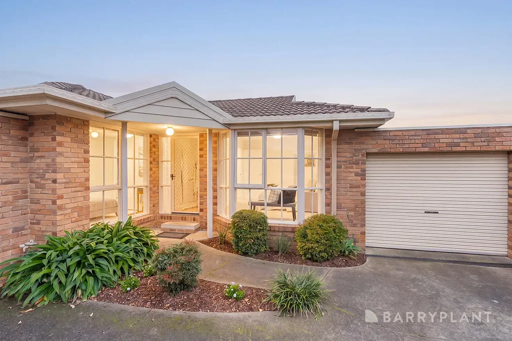 Bayswater 2房  * Sale by Set Date on Tuesday 1st September at 5pm (unless sold prior) *