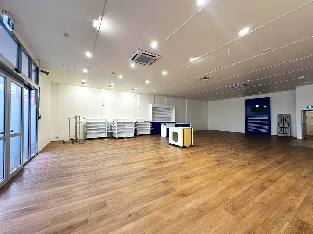 Westgate  PRIME RETAIL IN WESTGATE SHOPPING PRECINCT