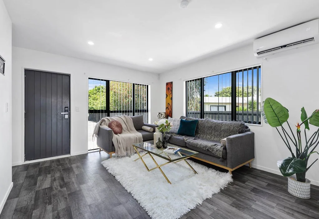 Modern 3-Bedroom Townhouse for Rent – Prime Sc...