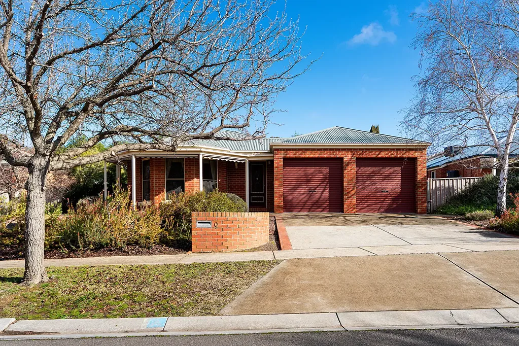 Mckenzie Hill 4 Bedroom Garden Charm and Modern Comfort