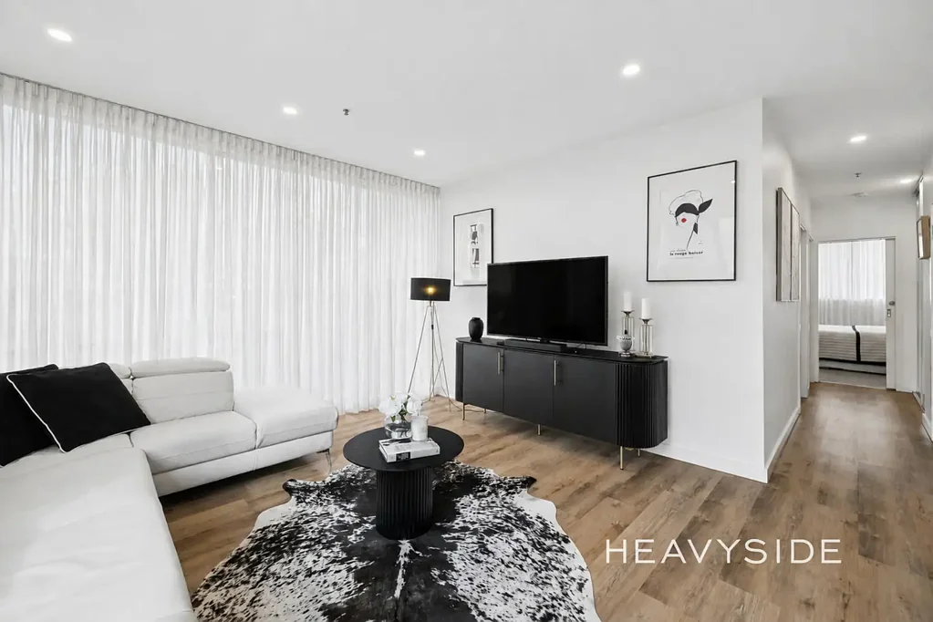 Melbourne 2 Bedroom Exclusive St Kilda Road Living with a Rare Oversized Courtyard
