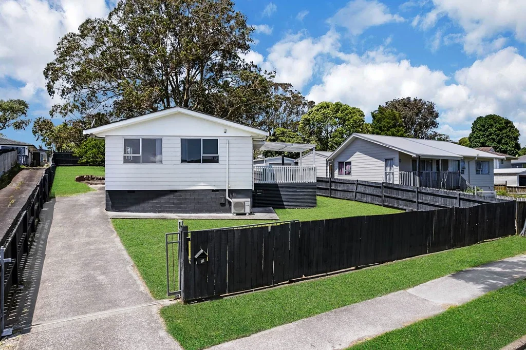 Clendon Park 3房  AUSTRALIAN VENDORS SAY SELL - NO PLAN B!