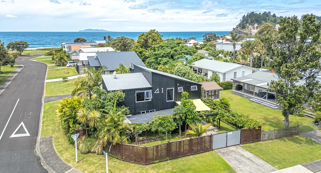 Whiritoa 3房  Sea Views. Sophisticated Living