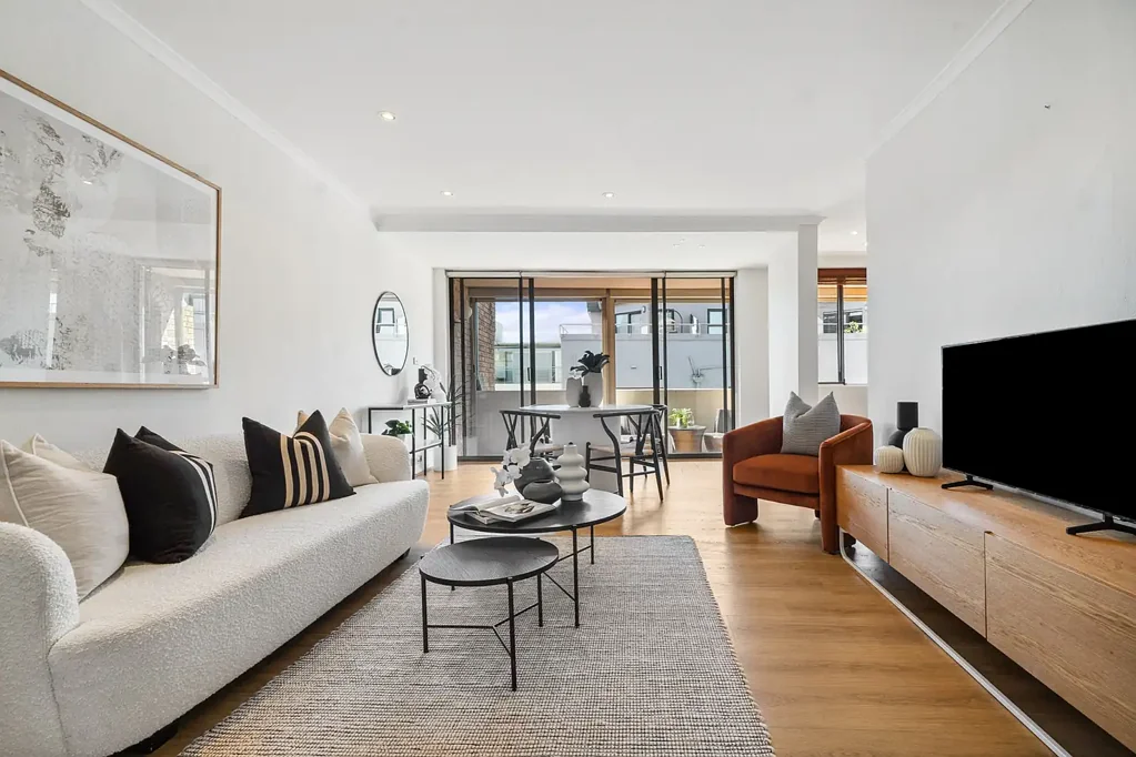 Surry Hills 2 Bedroom Bright and airy elevated corner apartment in prized lively location