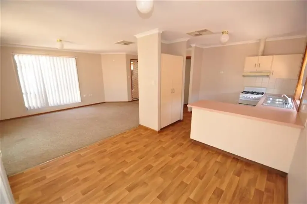 Lovely Unit Close To School