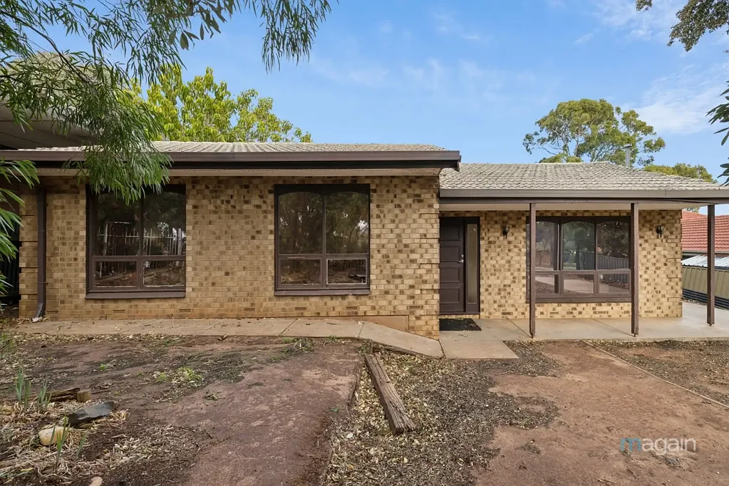 Huntfield Heights 3 Bedroom Opportunity knocks & Beaches beckon!