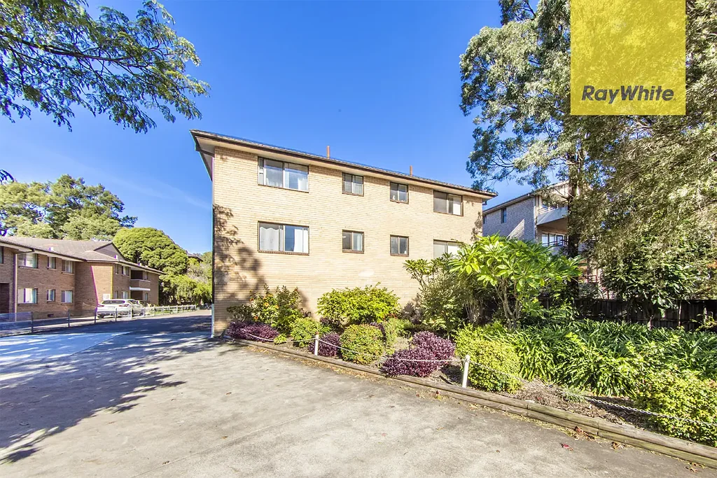SUNNY FIRST FLOOR UNIT