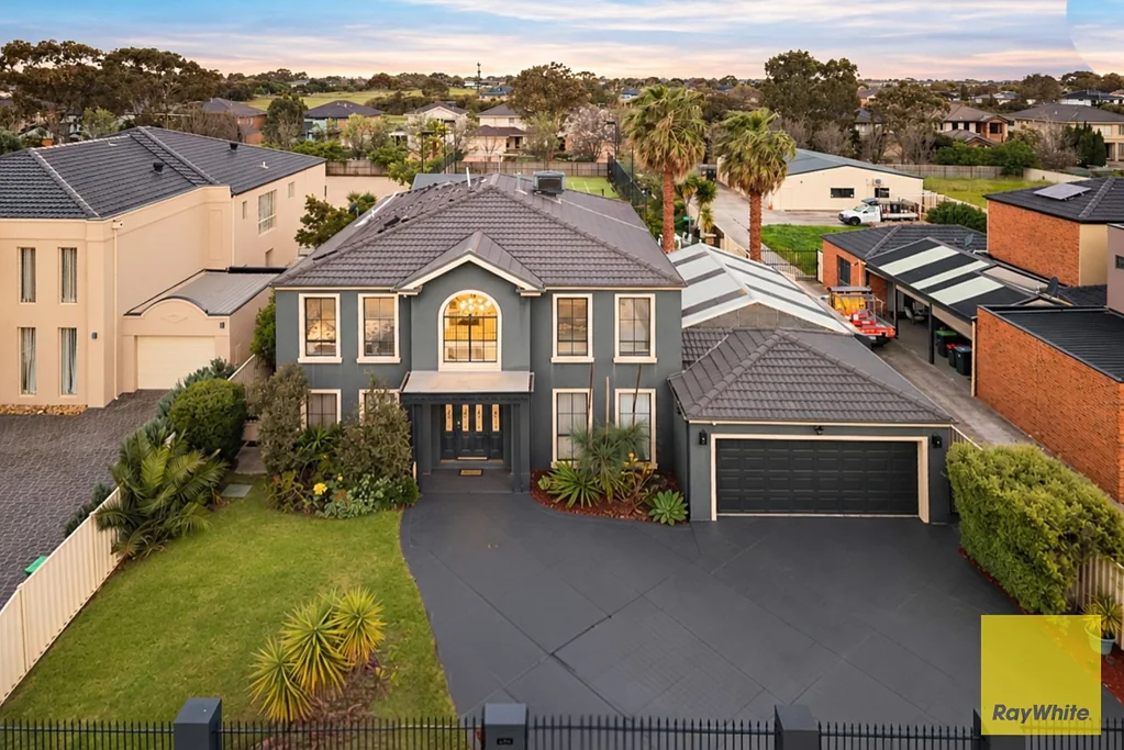 Point Cook 6ਬੈੱਡਰੂਮ A Rare Point Cook Estate | 1,550sqm of Private Resort-Style Living