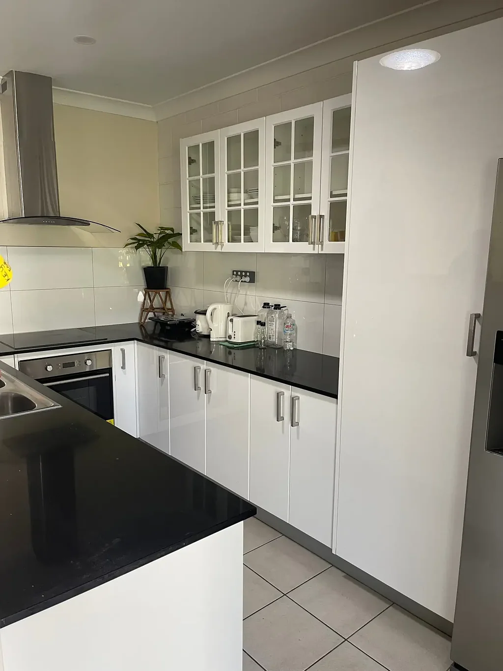 Beautiful Two Bedroom Unit Fully Furnished