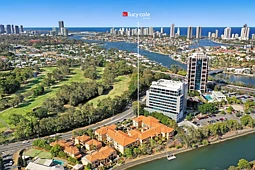 2/24 Slatyer Avenue, Bundall