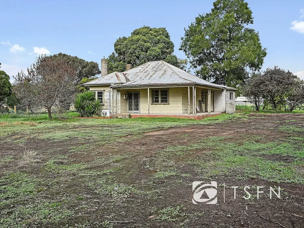 East Bendigo 3房  Renovator on a Large Block with Space, Scope and Potential