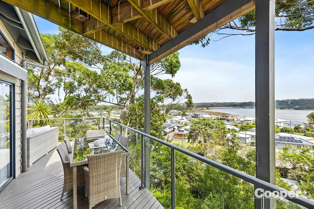 Burrill Lake 3 Bedroom Lake Views ~ Stylish Living