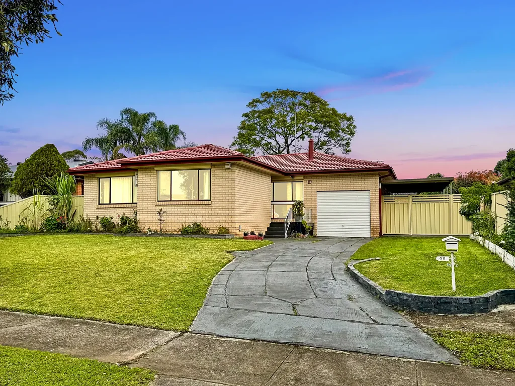 Quakers Hill 4房 备受青睐的Eastern Road区域  4间宽敞卧室 带壁炉客厅 厨房配备燃气灶 现代化浴室 带顶棚露台 安全百叶窗空调 NORTH FACING | Walk to Quakers Hill Station