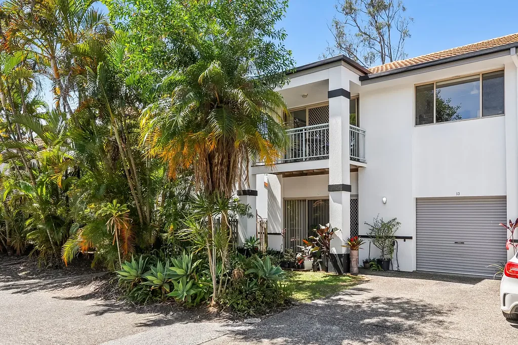 Currumbin Waters 3Kwarto Relaxed Townhouse Living in Sought-After Currumbin Lagoon