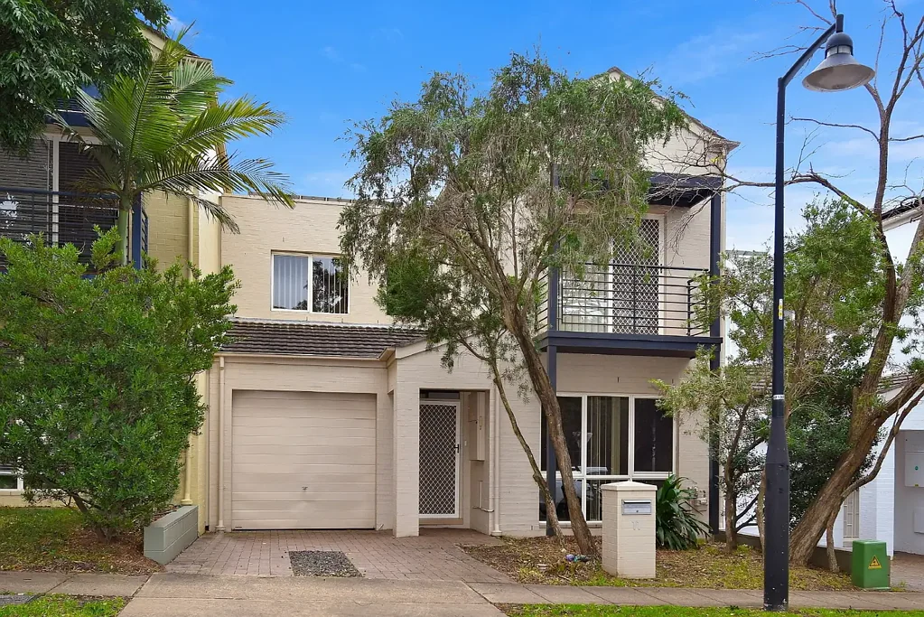 BEAUTIFUL 3 BEDROOM 2 STOREY FAMILY HOME