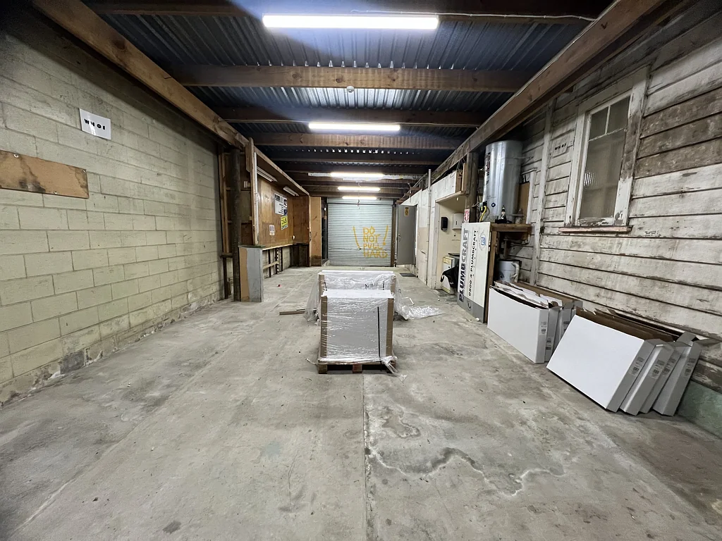 Conifer Grove 385 SQM Workshop/Office : Takanini For Lease
