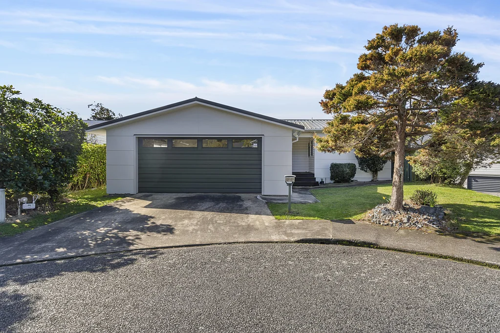 Churton Park 3غرفة نوم Single Level, Sun Drenched, Easy Living!