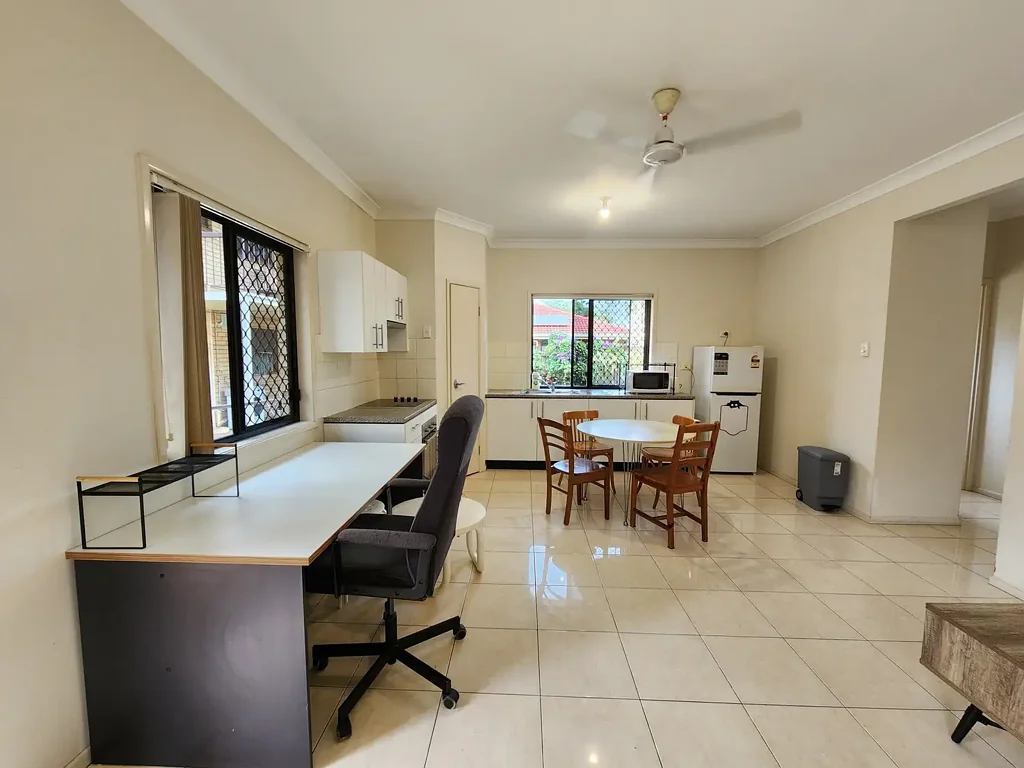 Furnished Granny Flat in convenient quiet location - Walk to Sunnybank Plaza and Bus stops