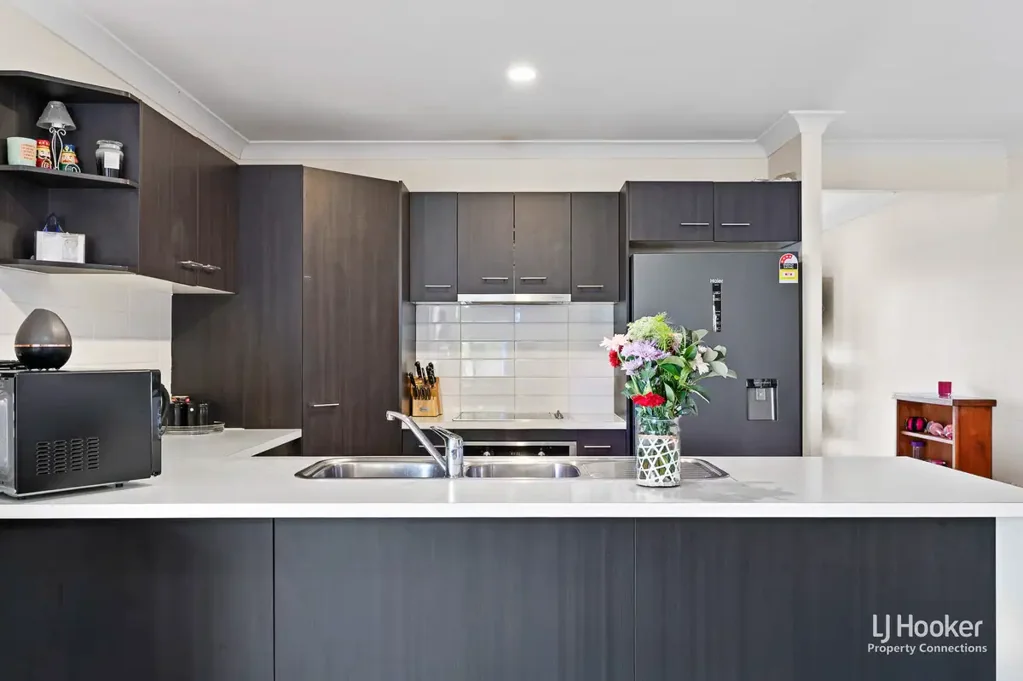 Narangba 4침실 Well-Positioned 610m2 Home Offering Security, Space & Consistent Returns