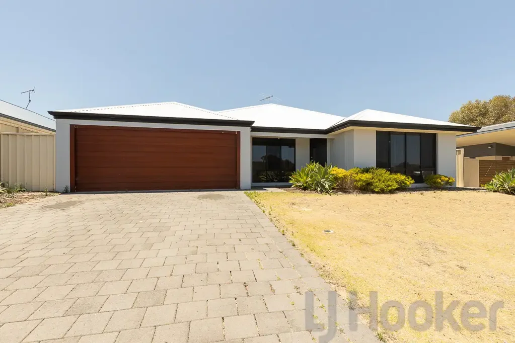 LARGE FAMILY HOME OPPOSITE PARK