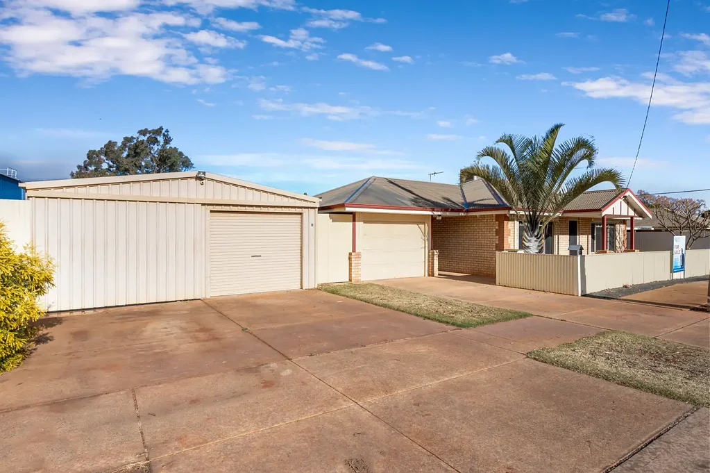 South Kalgoorlie 3 Bedroom Nothing to Do, Move In Ready!