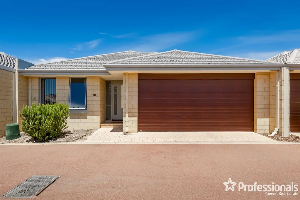 Tidy 3 x 2 with Secure double garage