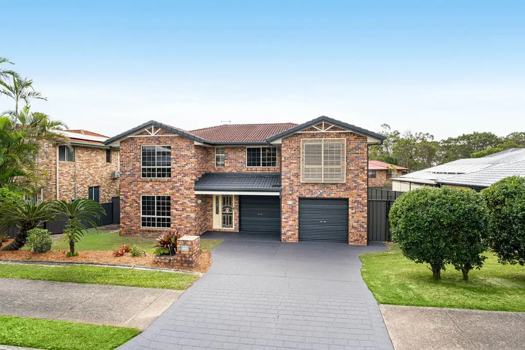 Birkdale 4Kwarto Elevated Family Living with Poolside Entertaining