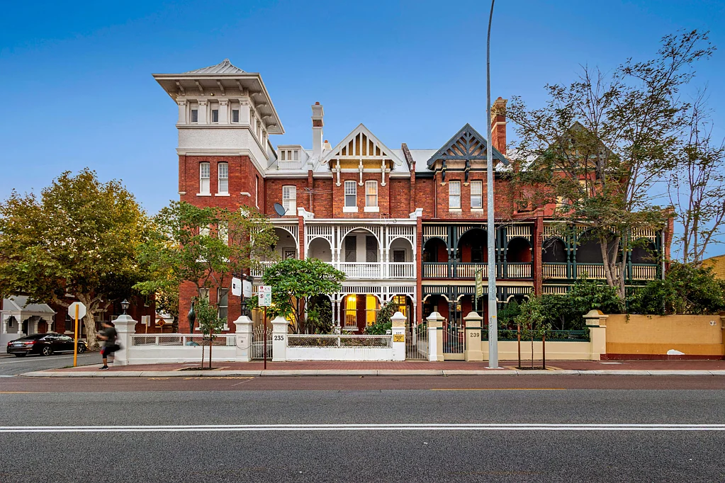 Perth 6Habitaciones UNDER CONTRACT BY HARRY STEVENSON