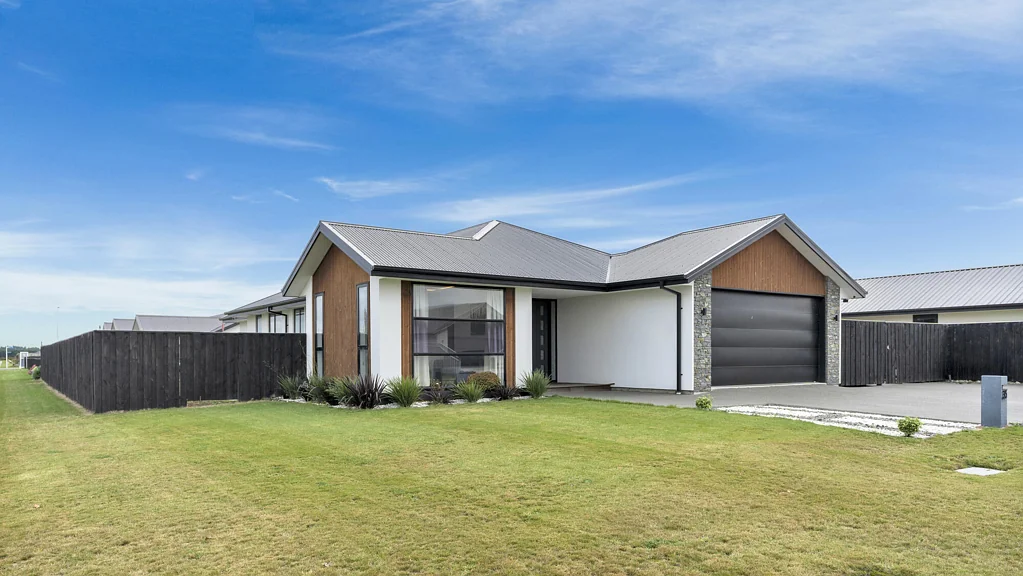 Darfield 4Moenga Modern Elegance on a Generous Family Section