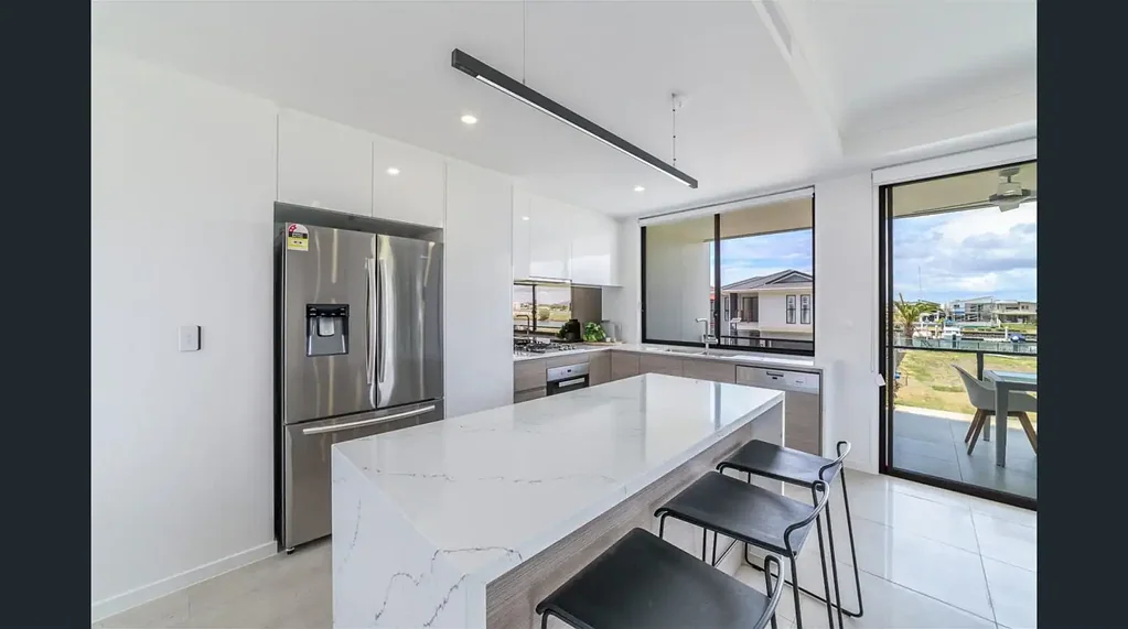 Modern Coastal Living in Hope Island