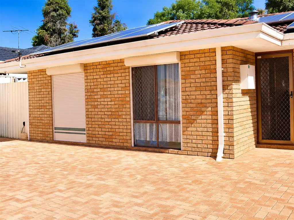 Mirrabooka 4침실 INVESTOR'S DREAM - BIG 728SQM CORNER BLOCK, RENOVATED & SELLER LEASE-BACK REQUIRED