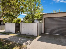 2/393 Griffith Road, Lavington