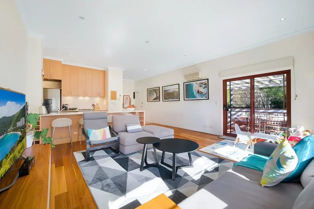 Executive penthouse with expansive rooftop terrace
