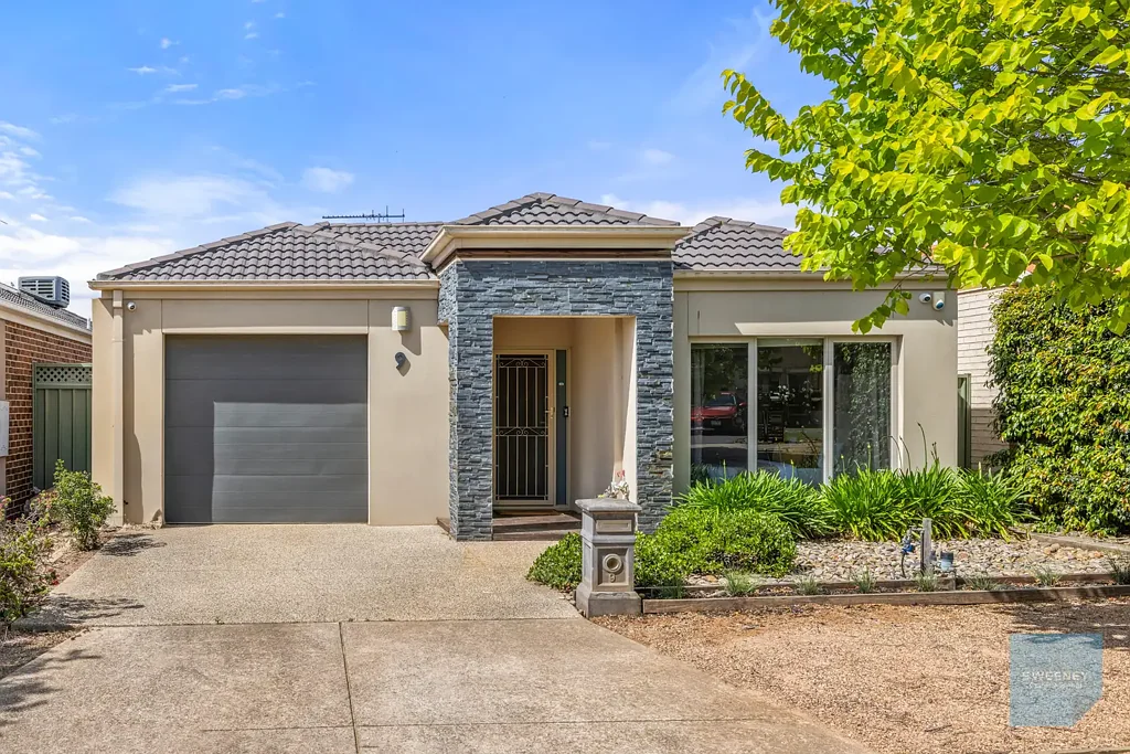9 Lambertia Loop, Caroline Springs, VIC 3023