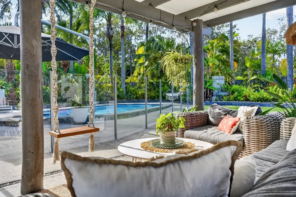 Wondunna 4침실 A PRIVATE TROPICAL RESIDENCE WITH GUEST HOUSE ON ALMOST AN ACRE