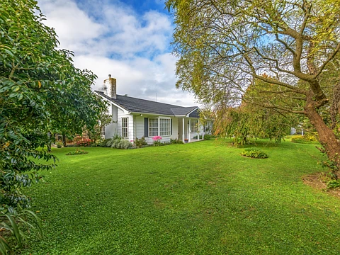 Awapuni 3房  919m2 in Riverdale - private and established