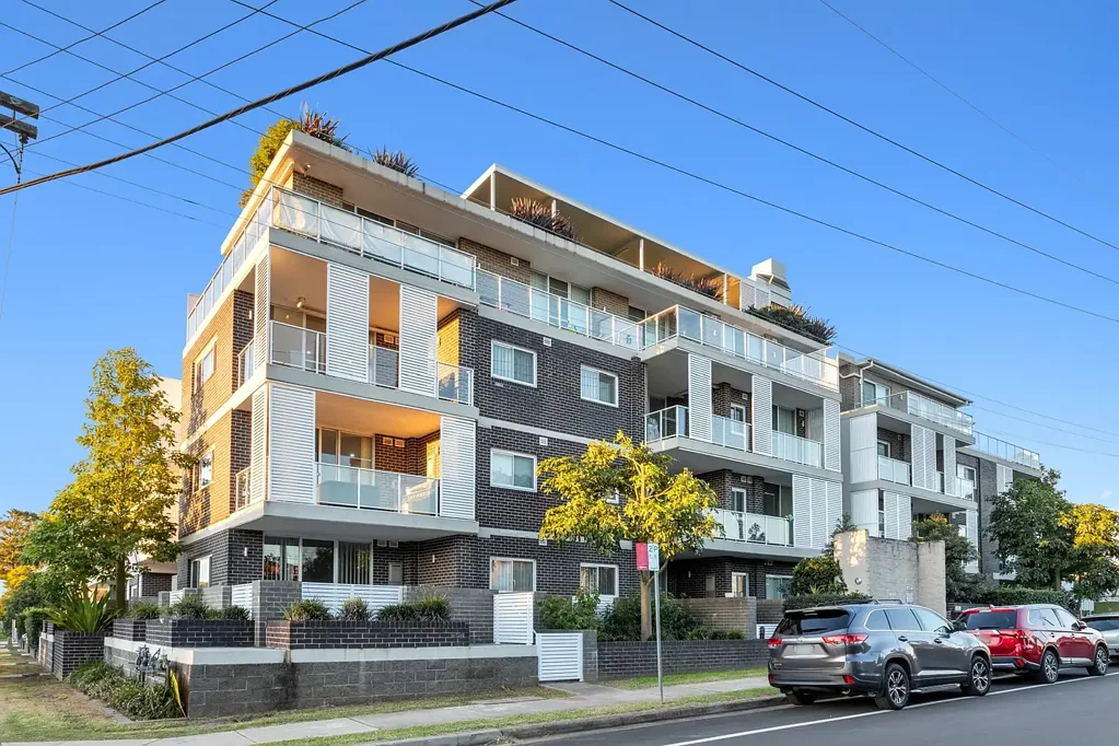 Wentworthville 3બેડરૂમ RARE PENTHOUSE-STYLE OPPORTUNITY WITH CLEAR PARRAMATTA VIEWS
