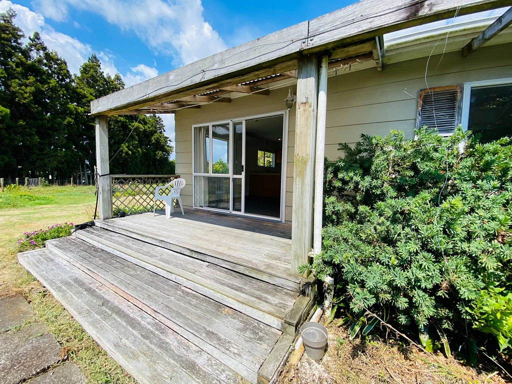 Charming and Secure One-Bedroom Hideaway