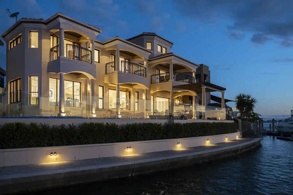 Paradise Point 6غرفة نوم Luxury Abode - Protected Broadwater - Suitable for a Large 100ft+ Boats