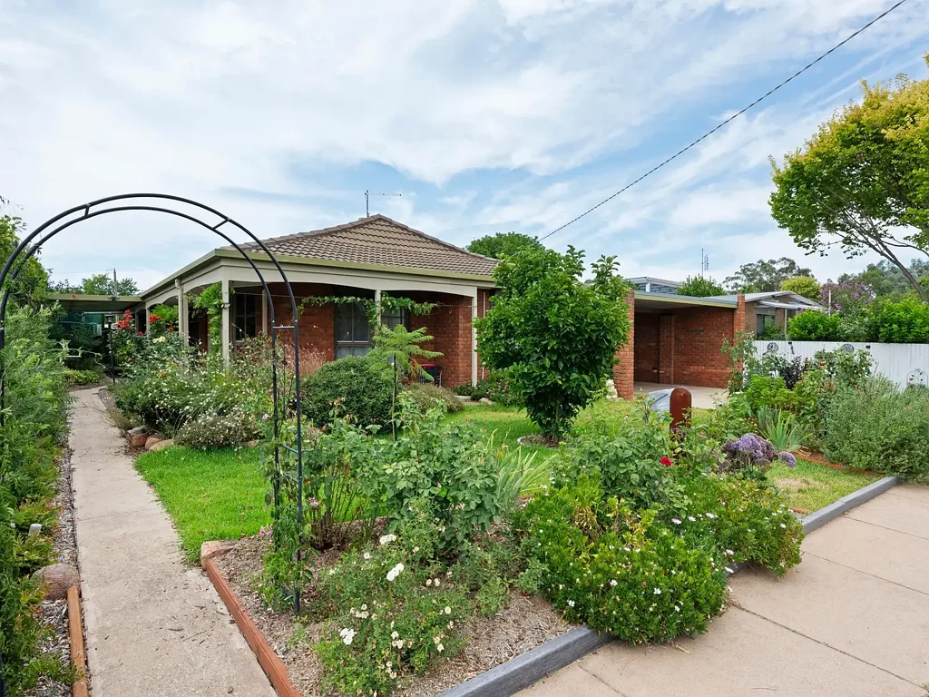 76 Monds Avenue, Benalla, VIC 3672