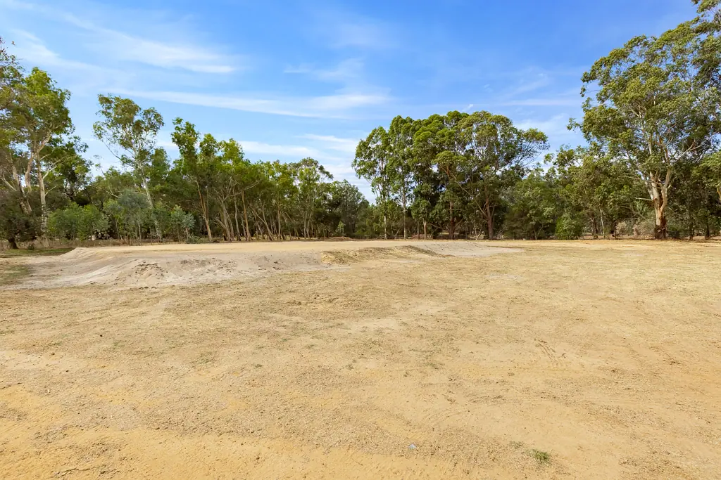 Cardup Prime 2.5-Acre Land in a Desirable Neighborhood