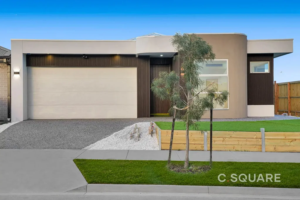Mickleham 4 Bedroom Brand New | 2 Living Areas | CRAIGIEBURN SIDE | Fully upgraded